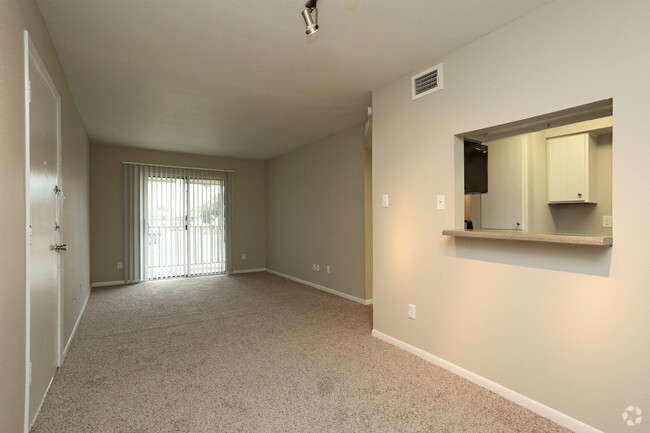 2BR, 1BA - 813SF - The Pointe