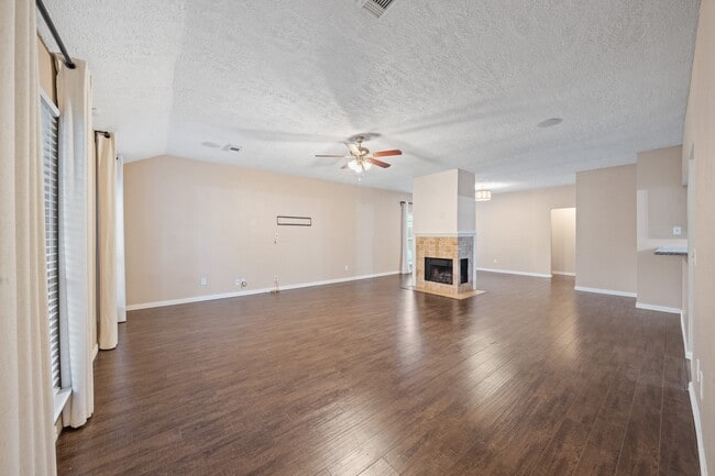 Building Photo - 18178 Holly Green Dr