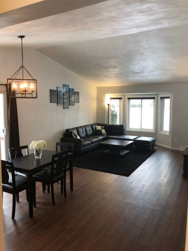 Foto del edificio - 643 Kingswood Ave