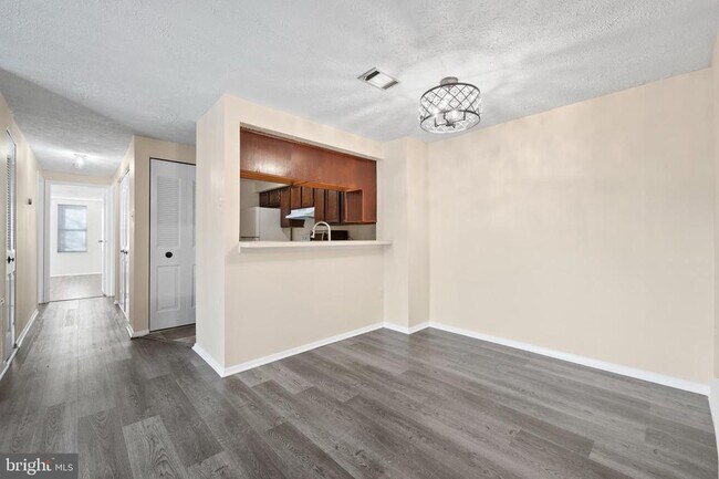 Foto del edificio - 26008 Brigadier Pl