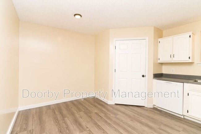 Foto del edificio - 2425 Ashmore Ave