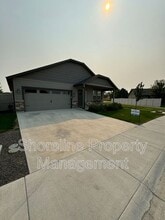 Building Photo - 511 Diamond Lake St