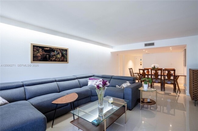 Foto del edificio - 16300 Golf Club Rd