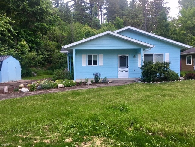 Building Photo - 325 4th Ave W