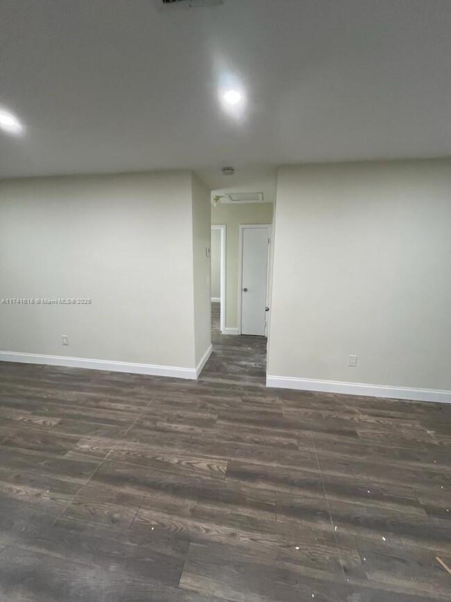 Foto del edificio - 3 bedroom in Miami Gardens FL 33169