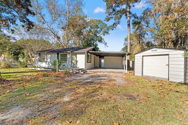 Foto del edificio - Renovated 2 Bedroom Home on Spacious Corner Lot