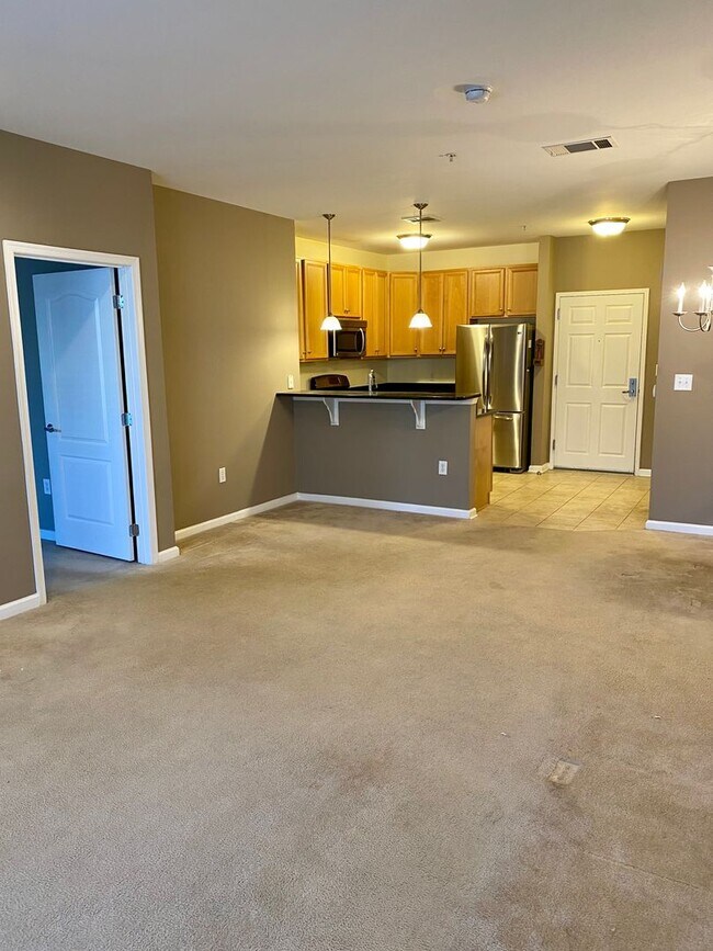 Building Photo - 2-Bedroom/2-Bathroom Apartment in the Hear...