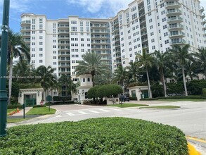 Building Photo - 19900 E Country Club Dr