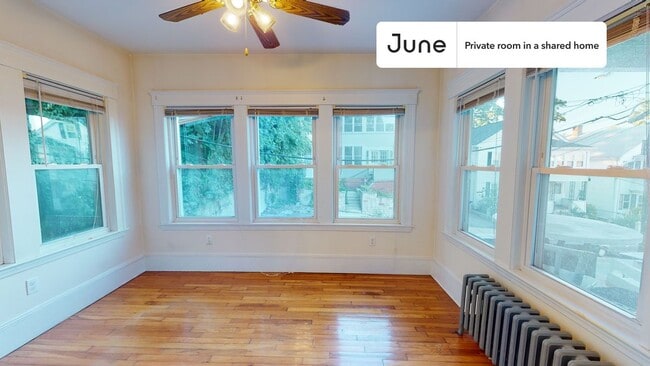 Room in Shared 3 bed/1 bath home - Room in Shared 3 bed/1 bath home