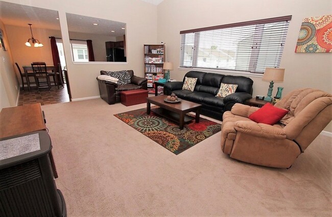Building Photo - 3 Bed, 2 Bath + Office/Den with Fenced Yard in Lafayette