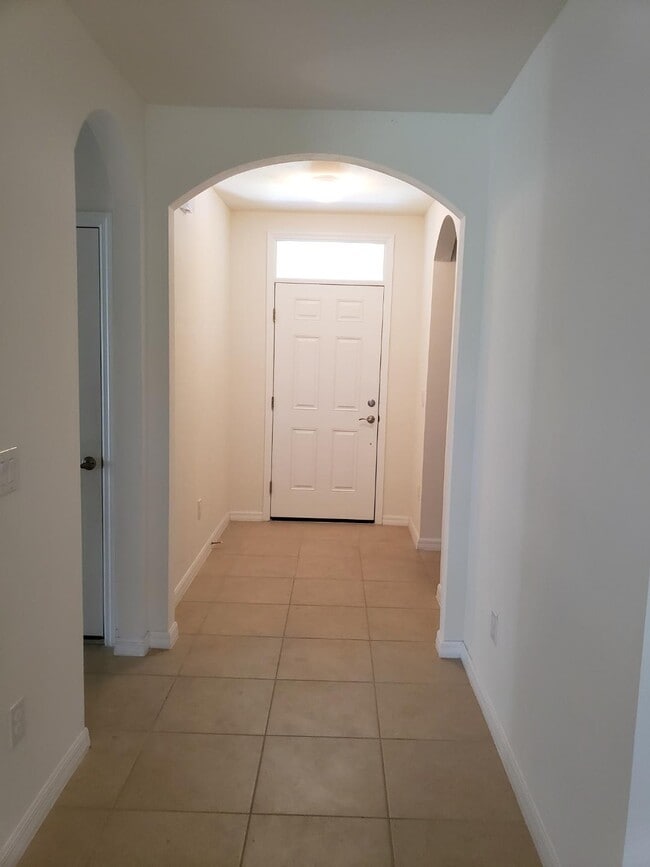 Building Photo - 2529 SW 11th Pl