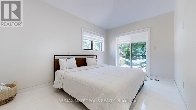 Photo du bâtiment - 640 Lansdowne Dr