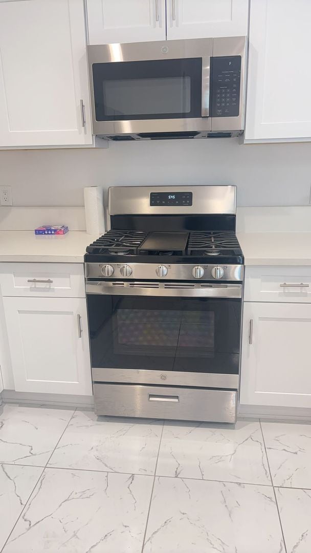 Building Photo - Pacific Legends East