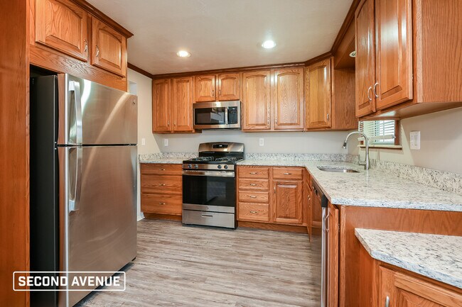 Building Photo - 16 Cree Dr