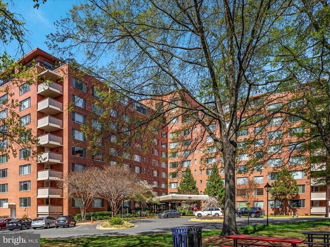 Foto del edificio - 1111 Arlington Blvd