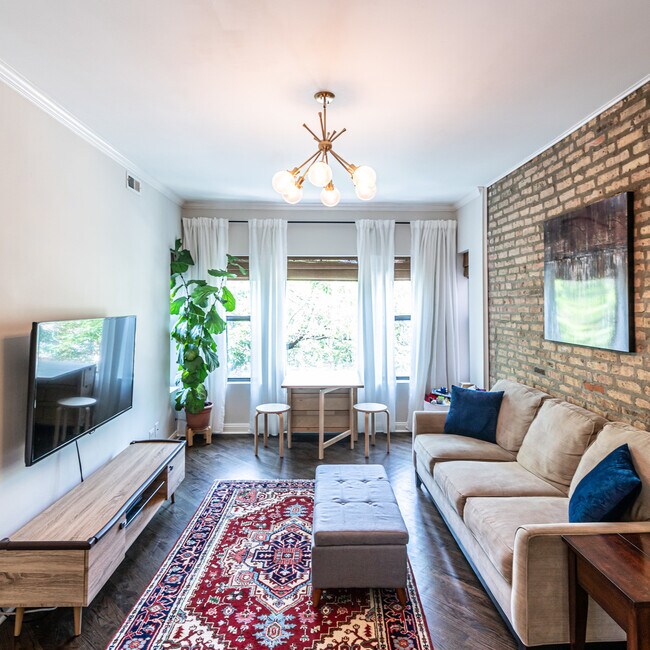 1355 W Argyle St Unit 2B, Chicago, IL 60640 Condo for Rent in Chicago