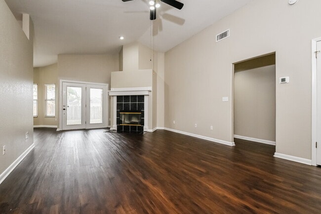 Building Photo - 1411 Forsyth Way