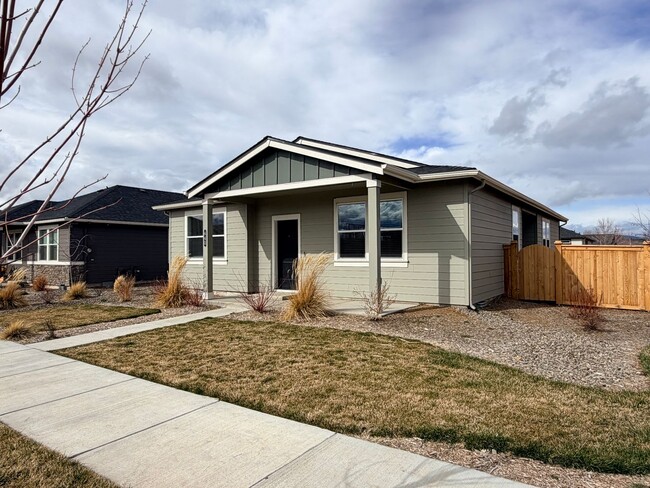 Building Photo - For Rent: Unfurnished newer construction 2 bedroom, 2 bath home, 2 car garage located in the beau...