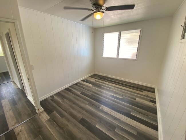 Building Photo - 1147