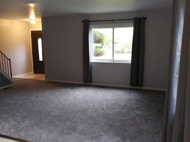 Building Photo - 41 Kyles Ln