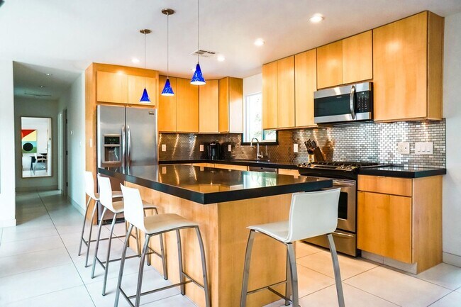 Building Photo - AVAILABLE NOW! Stunning UNFURNISHED 2 Bedr...