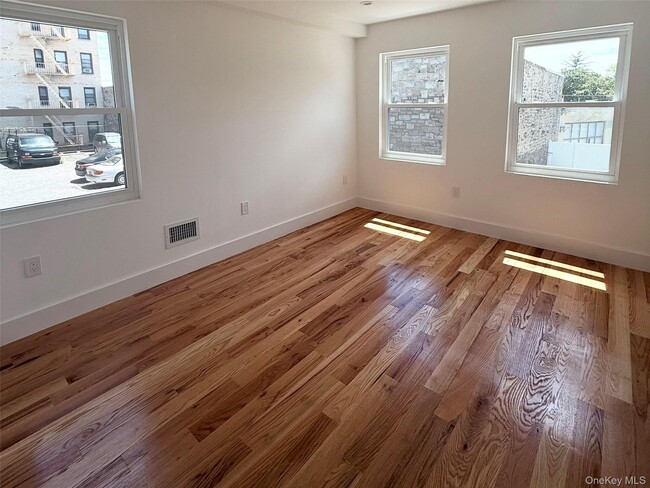 Building Photo - 342 E 234th St