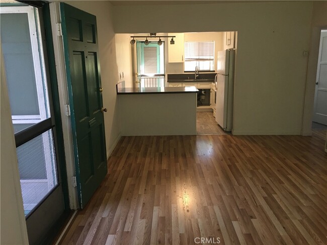 Building Photo - 4933 Cahuenga Blvd