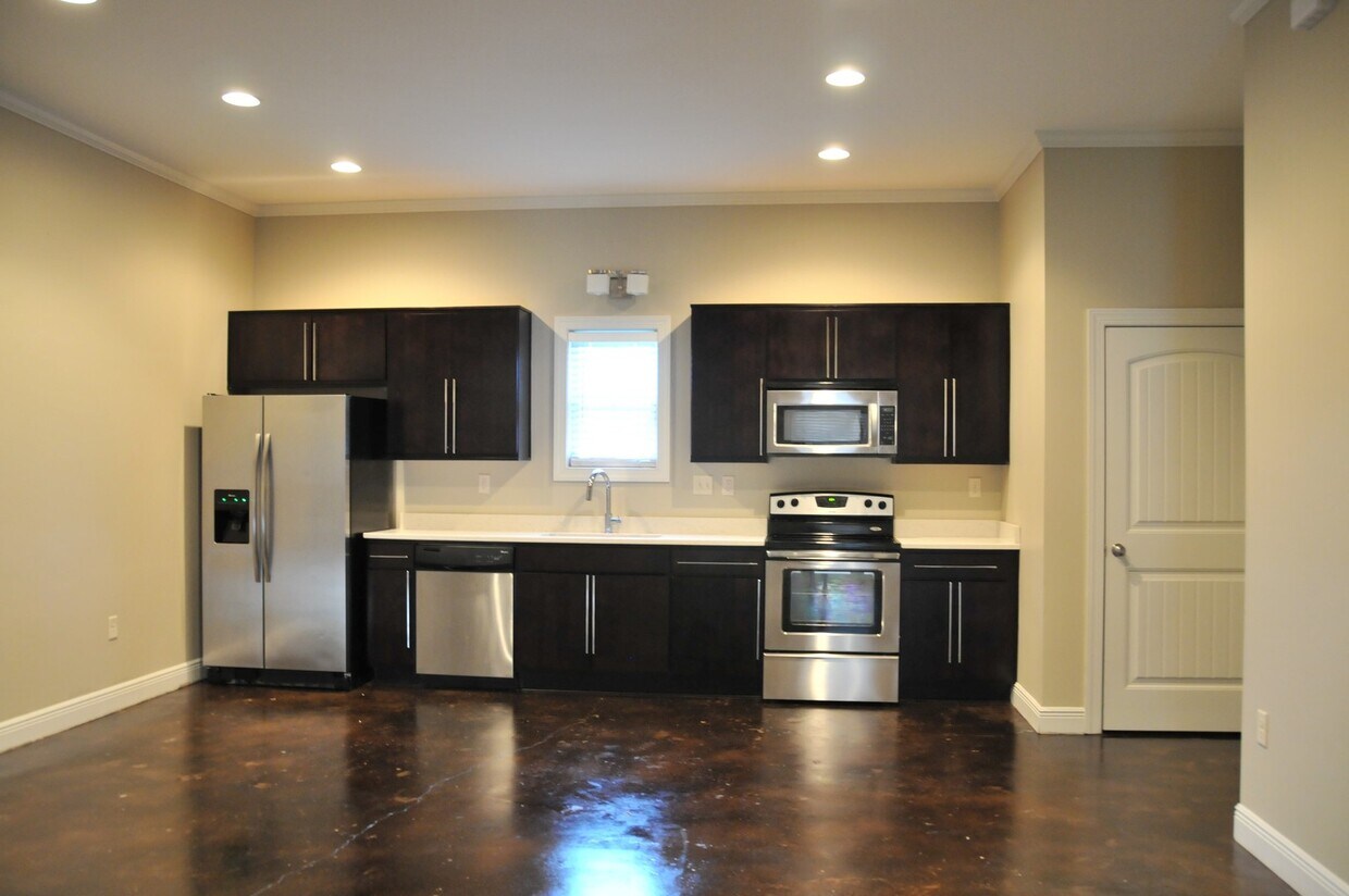 Foto principal - 1420 Cloverdale Rd