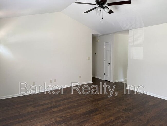 Building Photo - 704 Southampton Dr