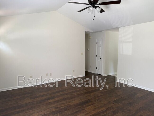 Foto del edificio - 704 Southampton Dr