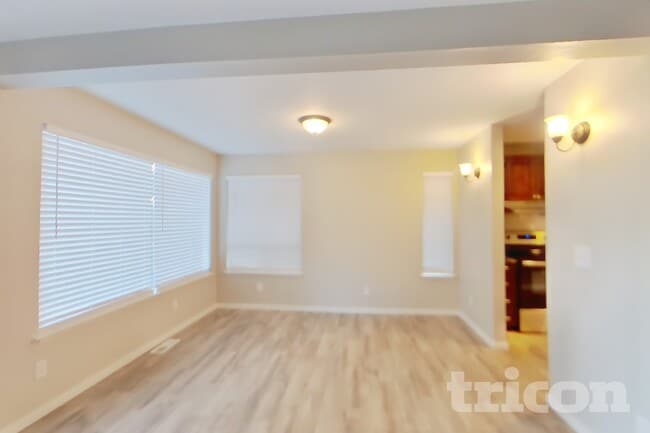 Building Photo - 2108 E Phinney Bay Dr