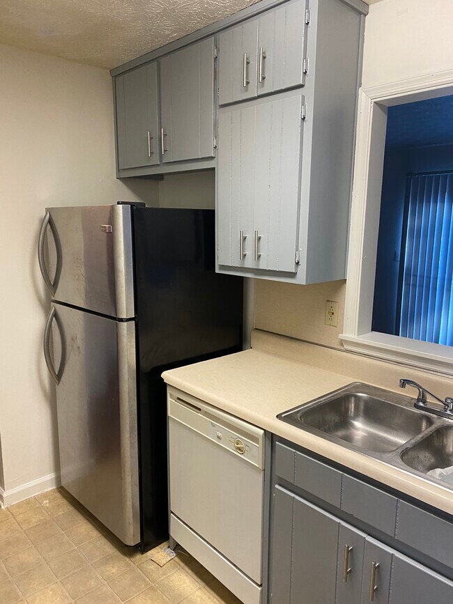 Building Photo - 2046 Knight Ct