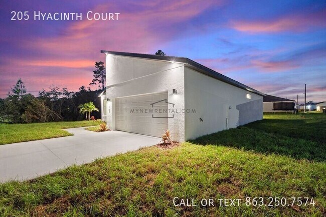 Building Photo - 205 Hyacinth Ct