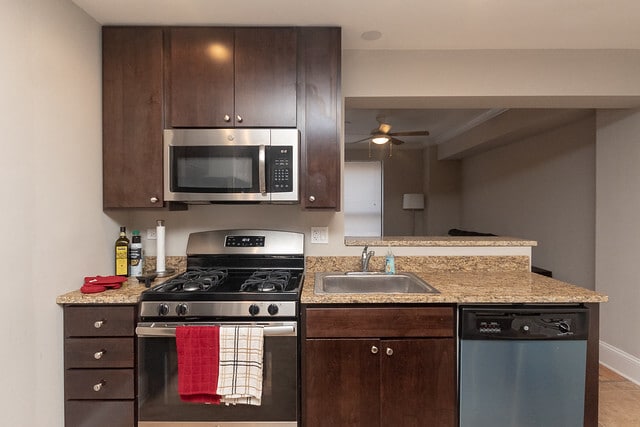Building Photo - 18 E. Elm
