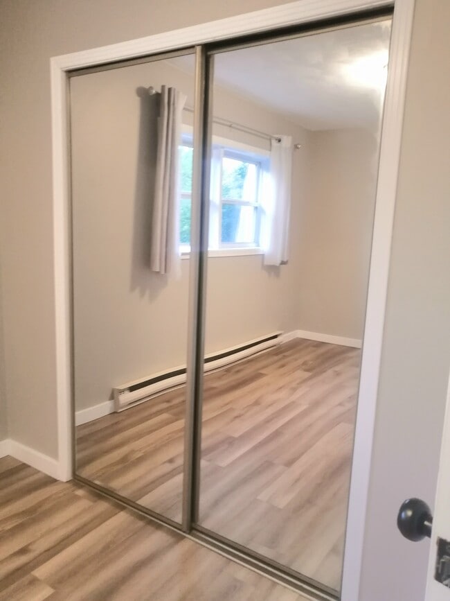 Photo du bâtiment - 1 Bed / 1 Bath Apartment for Rent! Available May 1st!