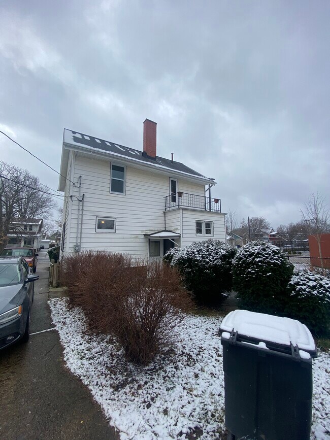 Building Photo - 14228 Bayes Ave