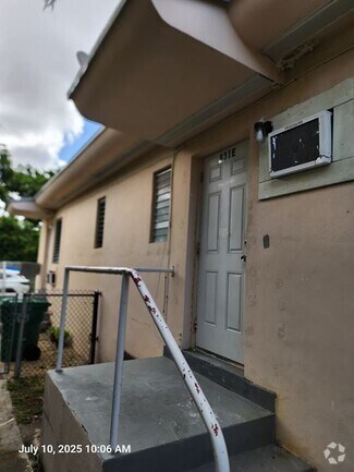 Building Photo - 831 SW 31st Ct
