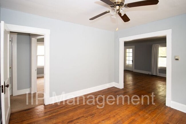 Building Photo - Gorgeous 2 Bedroom Up Unit in Lakewood!