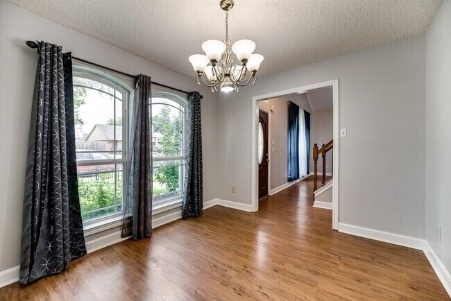 Foto del edificio - 4460 Junction Dr