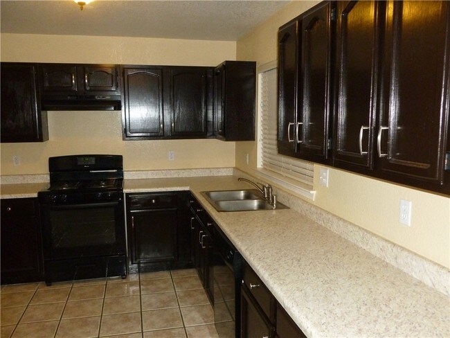 Building Photo - 6925 Pearl Ridge Dr
