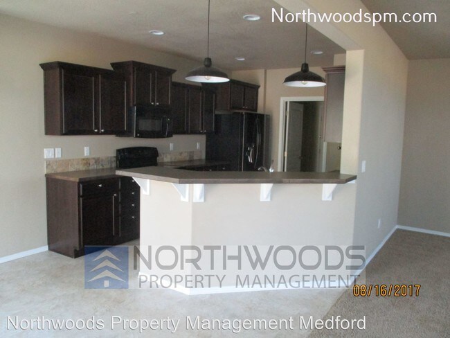 Building Photo - 1092 Pendleton Dr