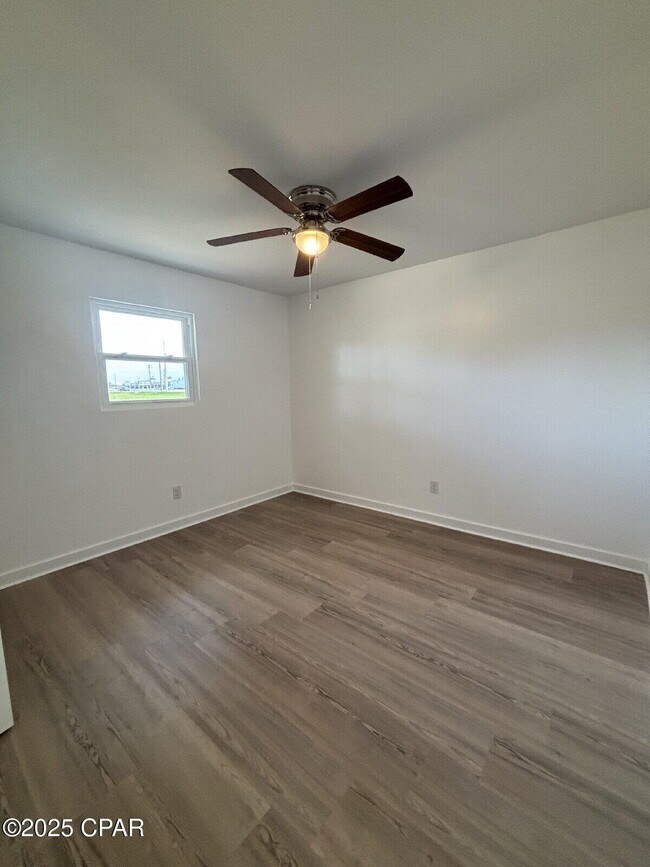 Foto del edificio - 715 W 17th St
