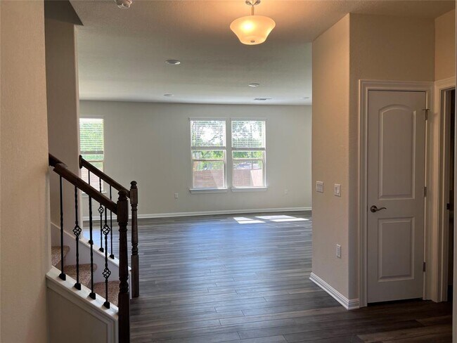 Building Photo - 6817 Ellsworth Walk