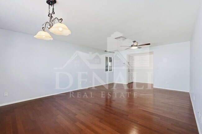 Foto del edificio - 5654 W Mountain View Rd