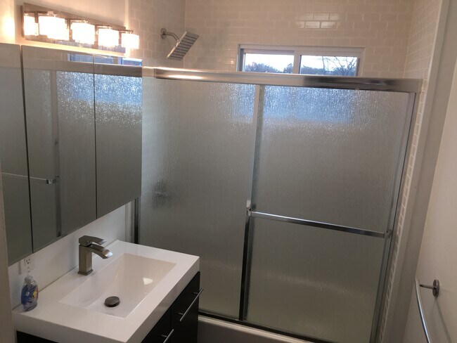 Foto del edificio - 28 Pine Hill Ave