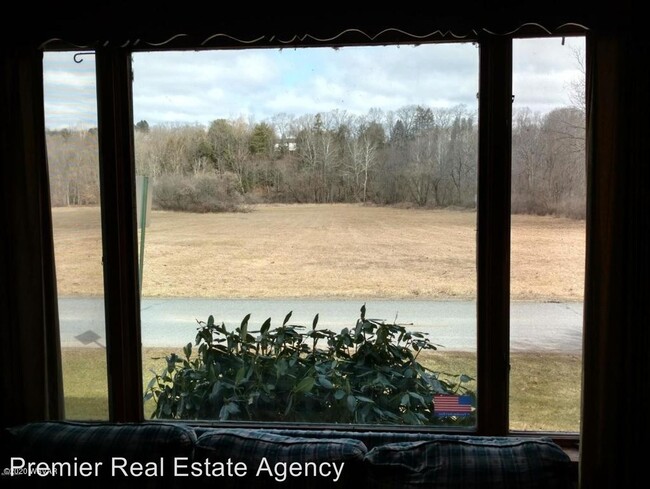 Building Photo - 4 br, 2 bath House - 557 Rock Rd