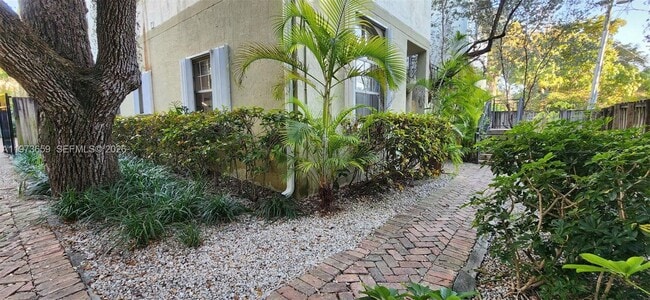 Building Photo - 2850 Coconut Ave