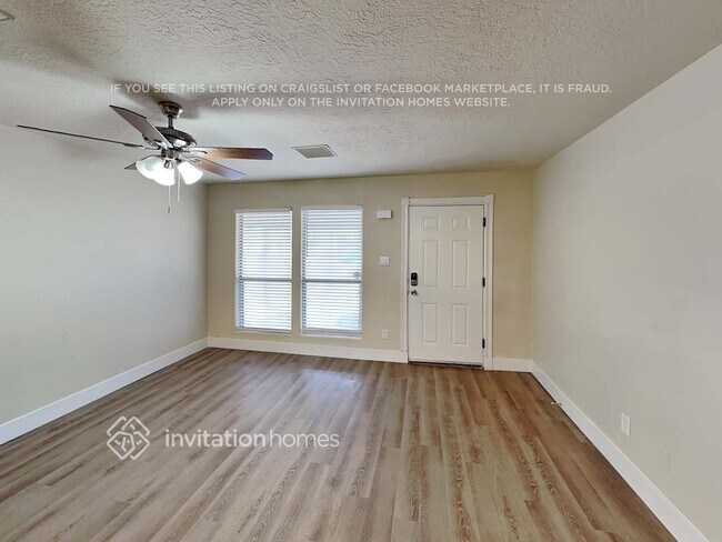 Building Photo - 2627 N 70th Pl