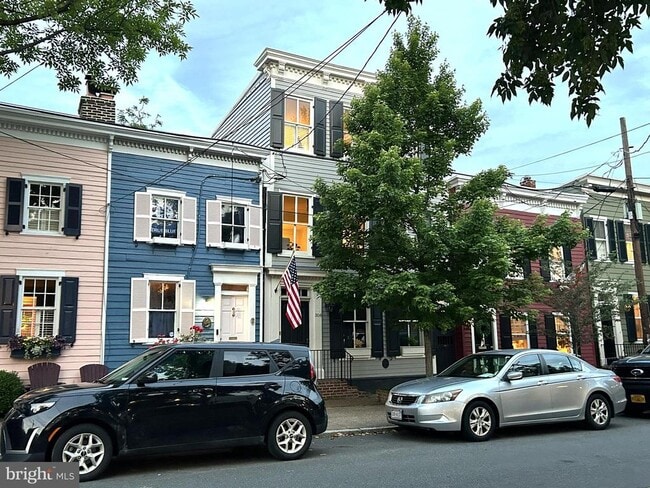 Foto del edificio - 308 S Fairfax St