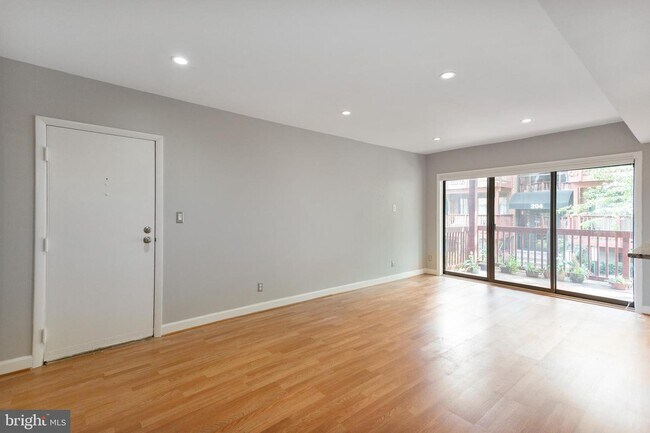 Building Photo - 208 Skyhill Rd